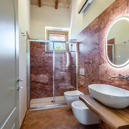 Дом отдыха Rustico Con Jacuzzi In Toscana Колле-ди-Валь-д'Эльса