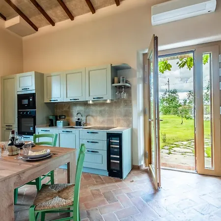 Rustico Con Jacuzzi In Toscana Holiday home *