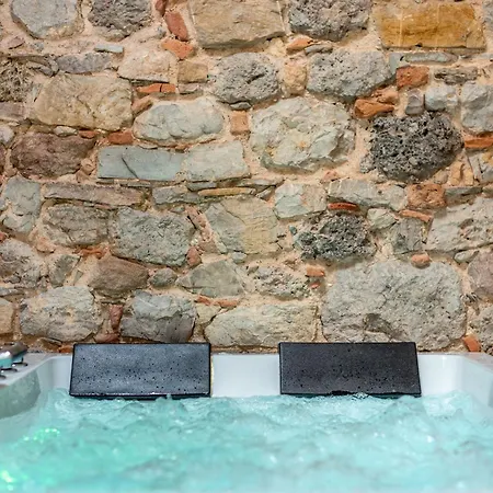 Rustico Con Jacuzzi In Toscana Holiday home *