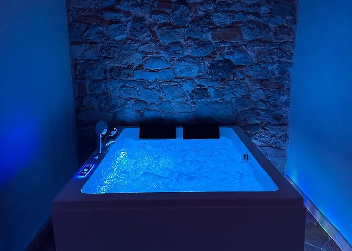 בית נופש Rustico Con Jacuzzi In Toscana קולה ואל ד'אלזה